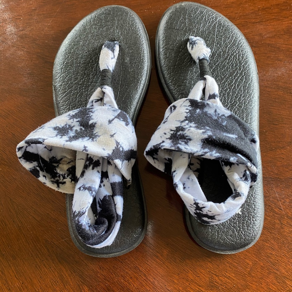 Sanuk gently used